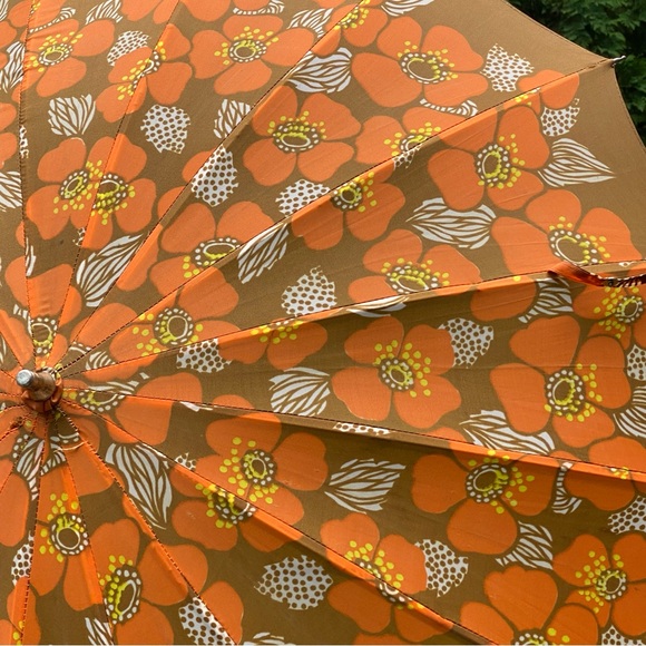 v i n t a g e :: Mod Floral Whimsical Flower Power Umbrella - Picture 14 of 15